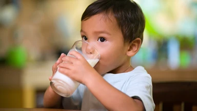 Trẻ trên 3 tuổi có nên uống sữa công thức không? Nên chọn loại sữa nào?