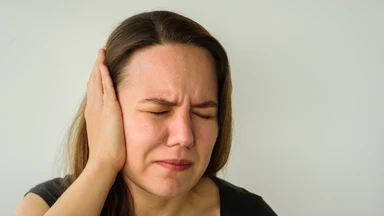 Triệu chứng viêm tai ngoài là gì? Dấu hiệu nhận biết và cách điều trị