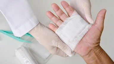 Uốn ván có thể bắt đầu từ vết thương nhỏ: Nhận biết và phòng ngừa đúng cách