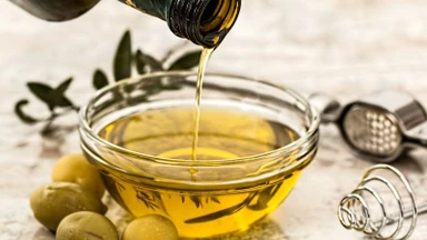 Uống dầu oliu mỗi sáng có tốt không? Lưu ý khi uống dầu ô liu
