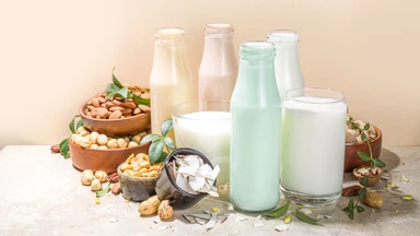 Uống sữa hạt hàng ngày có tốt không? Lợi ích và lưu ý