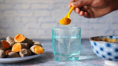 Uống tinh bột nghệ hỗ trợ sức khỏe dạ dày vào lúc nào để hiệu quả nhất?