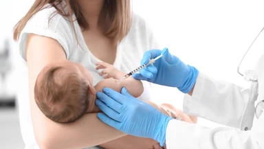 Vắc xin 6 trong 1 tiêm mấy mũi? Mẹ cần lưu ý gì để không quên lịch?