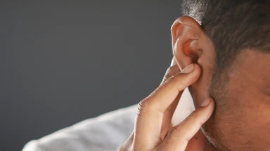 Viêm tai giữa ở người lớn: Cách giảm đau và khó chịu tại nhà