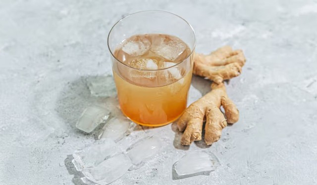 Ngộ độc thực phẩm uống nước gừng được không? Hướng dẫn dùng an toàn