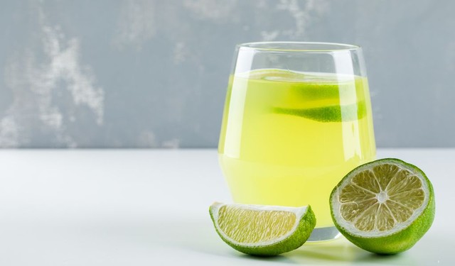 Ngộ độc thực phẩm uống nước chanh được không? Một số lưu ý khi dùng