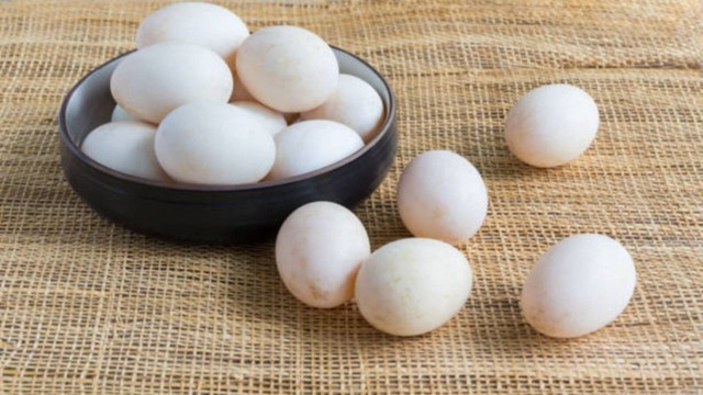 1 quả trứng vịt bao nhiêu protein? Lợi ích sức khỏe và lưu ý khi bổ sung trứng vịt 
