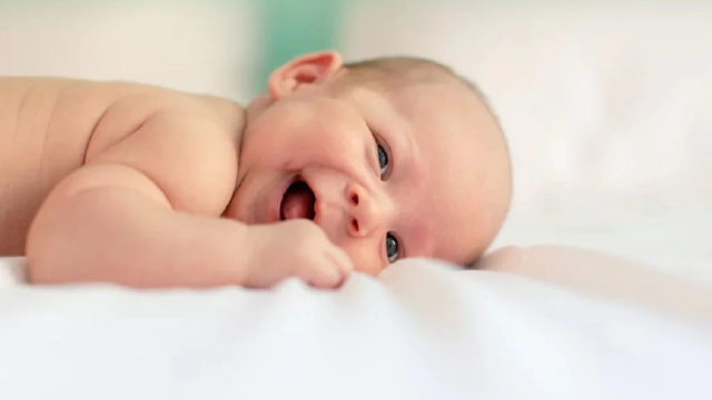 3 tháng đầu trẻ sơ sinh cần bổ sung gì để phát triển toàn diện?