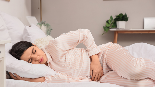5 tư thế nằm giúp giảm đau bụng kinh: Dễ thực hiện và tốt cho giấc ngủ