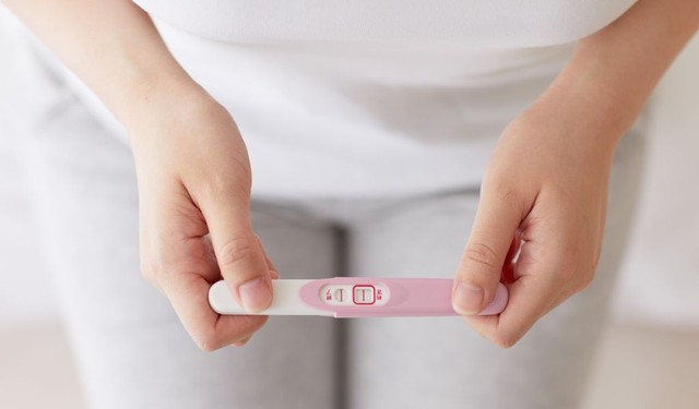 Chậm kinh 5 ngày thử que được chưa? Thời điểm nào nên thử?