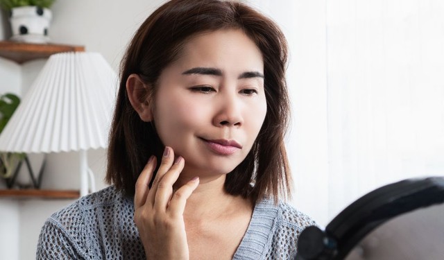 Bị tê nửa mặt bên phải là bệnh gì và có nguy hiểm không?