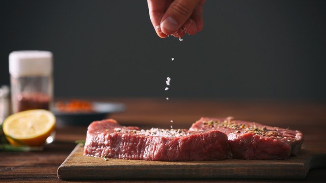 Ăn mặn âm thầm gây hại sức khỏe như thế nào?