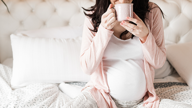 Bà bầu bị cảm cúm nên uống gì? Top 6 món nước bà bầu nên uống