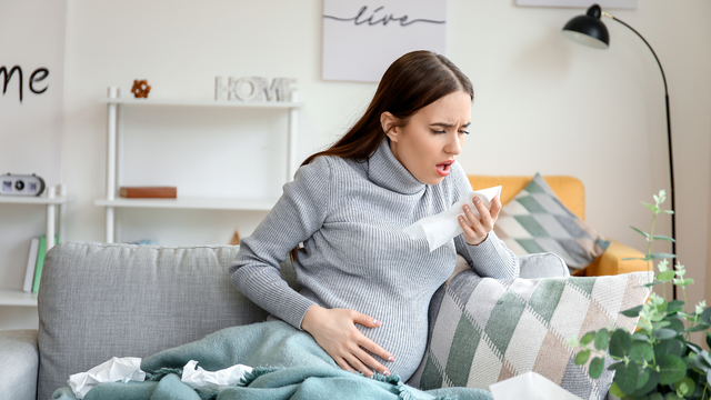Bà bầu bị viêm họng 3 tháng đầu phải làm sao?