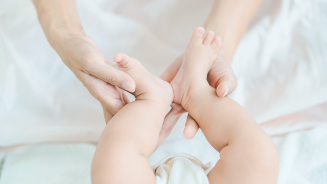 Bàn tay, bàn chân lạnh ở trẻ em do đâu?