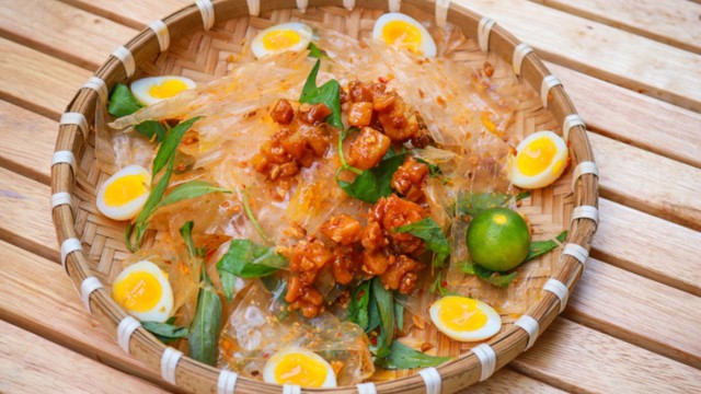 Bầu ăn bánh tráng trộn được không? Nguy cơ và khuyến nghị an toàn