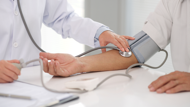 Cao huyết áp: Triệu chứng, nguy cơ, cách điều trị và kiểm soát bệnh