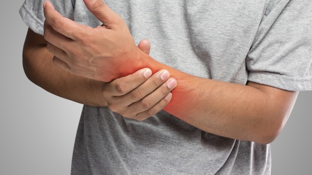 Đau cổ tay: Dấu hiệu, nguyên nhân, phương pháp chẩn đoán, điều trị và phòng ngừa
