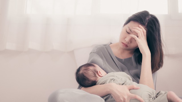 Trầm cảm sau sinh: Triệu chứng, nguyên nhân, cách chẩn đoán và điều trị