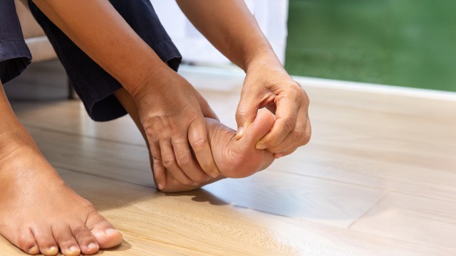 Viêm khớp bàn chân chân là gì? Nguyên nhân và cách phòng ngừa hiệu quả