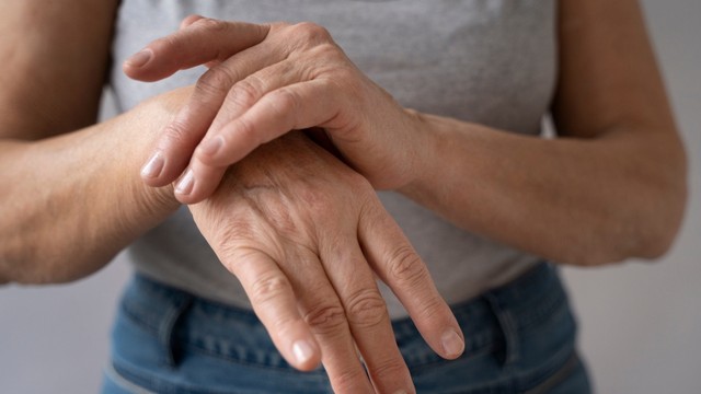 Viêm khớp tự miễn: Dấu hiệu, nguyên nhân, phương pháp chẩn đoán, điều trị và phòng ngừa