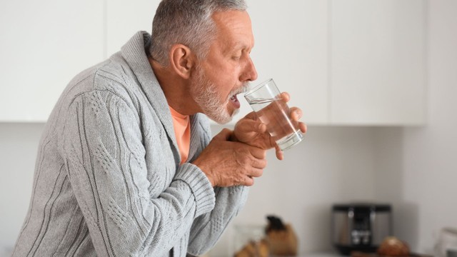 Bệnh Parkinson ở người già: Triệu chứng, nguyên nhân và cách phòng ngừa