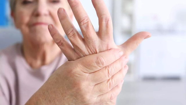 Bệnh phong thấp kiêng ăn gì? Những thực phẩm nên tránh để giảm đau nhức