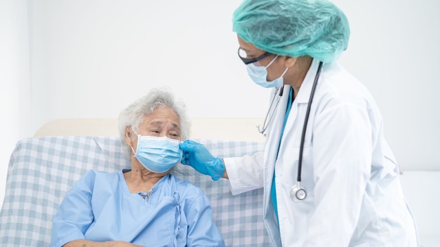 Bệnh viêm phổi có chữa được không? Các yếu tố ảnh hưởng đến khả năng chữa khỏi viêm phổi
