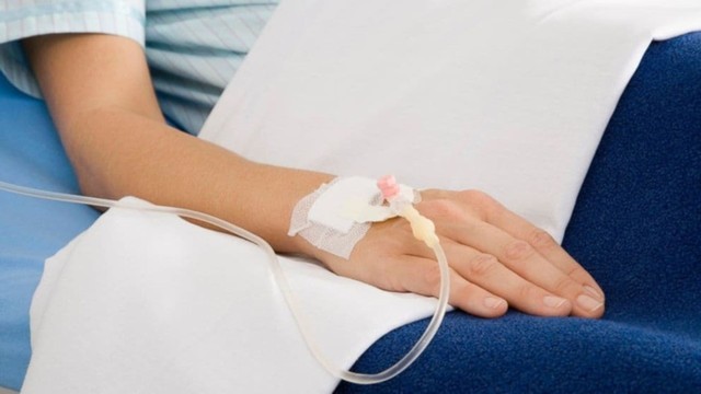 Bị cảm sốt có nên truyền nước không? Khi nào nên và không nên truyền nước?