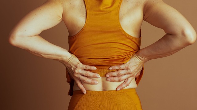 Bị đau lưng dưới gần mông ở nữ giới: Nguyên nhân, chẩn đoán và cách điều trị