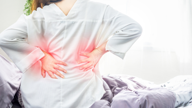 Bị đau lưng dưới gần mông sau sinh: Nguyên nhân và cách khắc phục