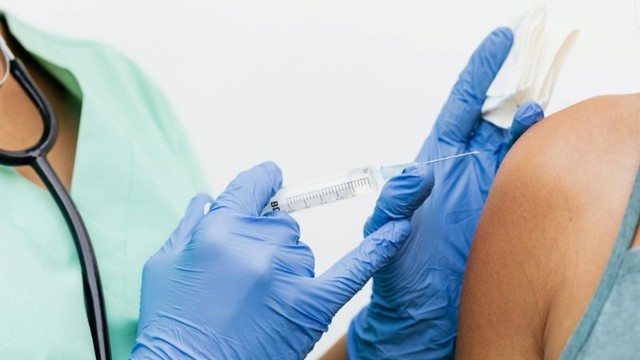 Bị suy giảm miễn dịch có nên tiêm vắc xin phế cầu không?