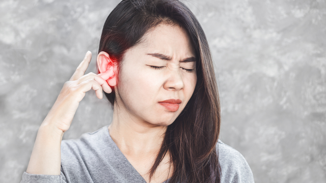 Bị ù tai có phải triệu chứng Covid-19 hay không?