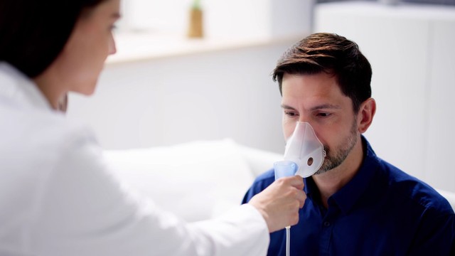 Biến chứng của bệnh phổi tắc nghẽn mạn tính (COPD) là gì? Biện pháp phòng ngừa và kiểm soát biến chứng