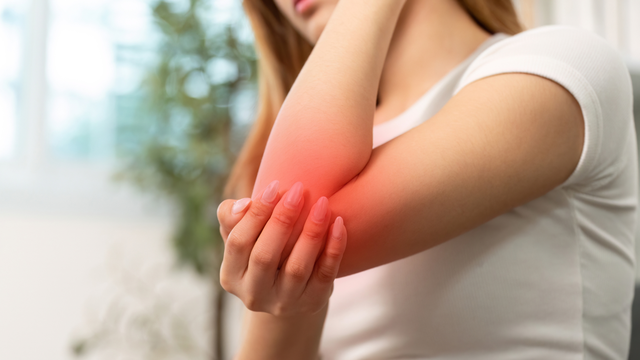 Bong gân khuỷu tay: Dấu hiệu nhận biết và hướng xử trí