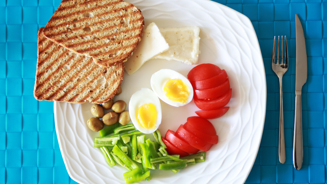 Bữa sáng cho người đau dạ dày: Nên và không nên ăn gì?