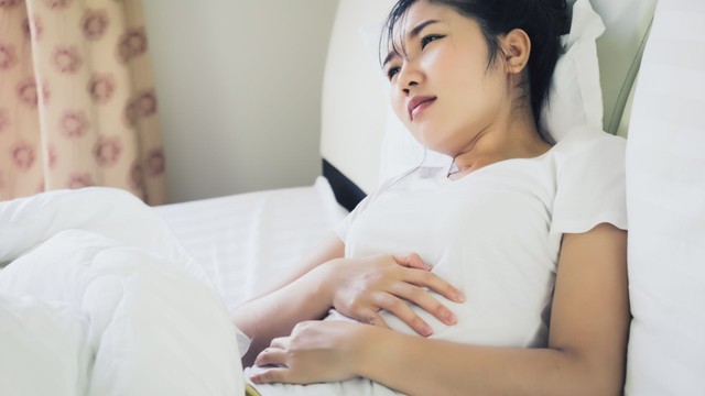 Bụng đau lâm râm có phải mang thai? Nhận biết sớm dấu hiệu đầu thai kỳ