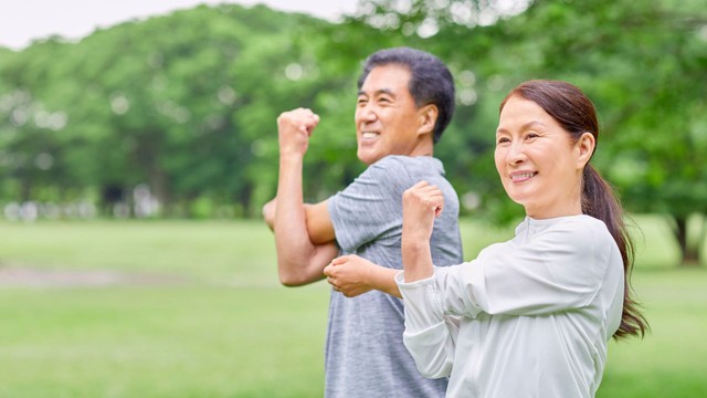 Điều trị loãng xương đúng cách giúp xương chắc khỏe và ngừa biến chứng