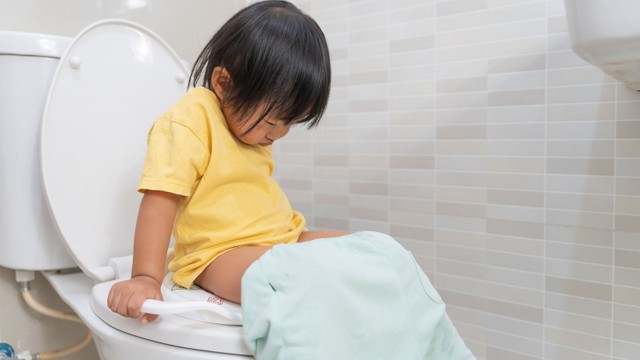 Cách chăm sóc trẻ bị nhiễm khuẩn tiết niệu và lưu ý khi thực hiện