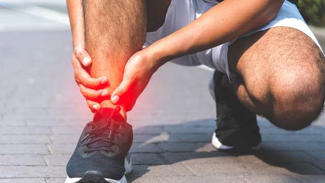 Cách chữa bong gân cổ chân và những sai lầm mà nhiều người mắc phải