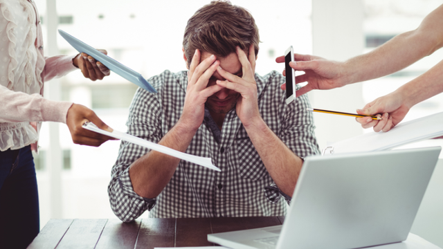 Cách giảm stress trong công việc: 8 cách thực tế ai cũng làm được