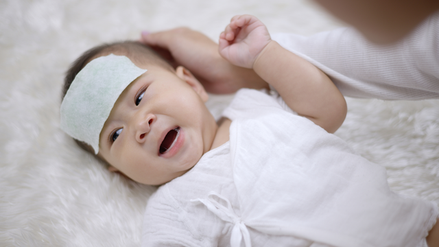 Cách pha thuốc hạ sốt cho trẻ sơ sinh đúng cách, an toàn tại nhà