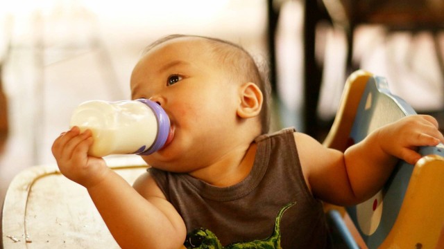Cách uống vitamin D3 cho trẻ sơ sinh mẹ cần biết