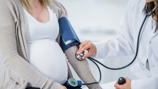 Cách xử lý khi bà bầu bị tụt huyết áp và biện pháp phòng ngừa hiệu quả