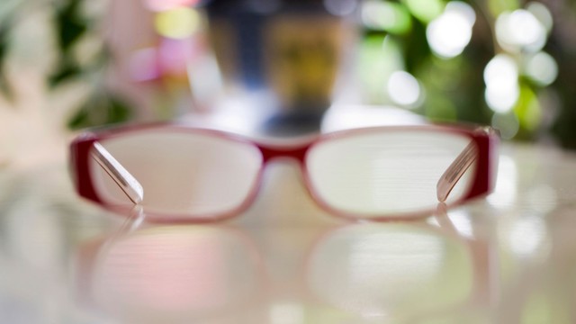 Cận 0.5 độ có nên đeo kính không? Cách kiểm soát độ cận thị