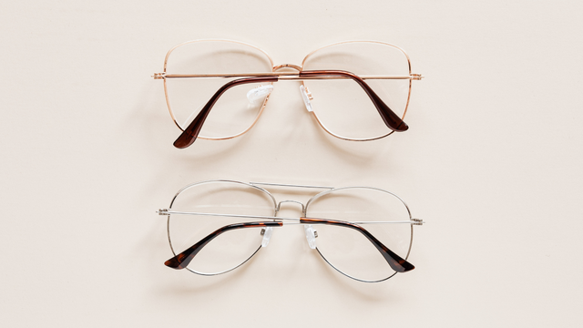 Cận bao nhiêu độ thì nên đeo kính? Làm sao để hạn chế tăng độ cận?