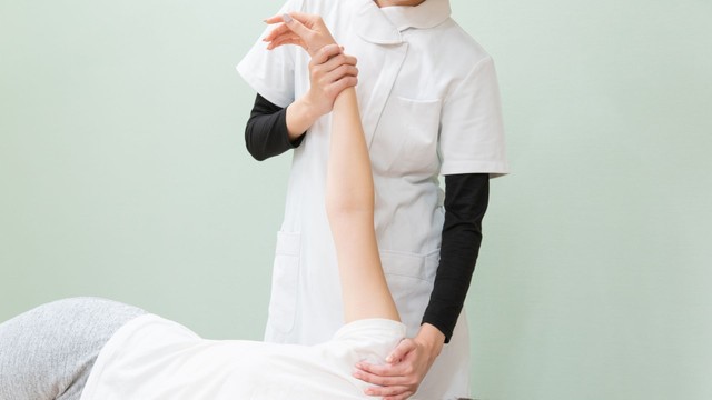 Căng cơ bắp tay: Nguyên nhân, triệu chứng và cách khắc phục hiệu quả