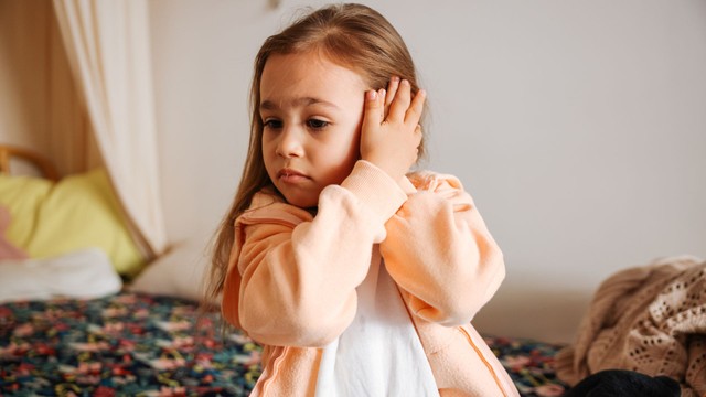 Cha mẹ cần làm gì khi gặp tình trạng viêm tai ngoài ở trẻ em?