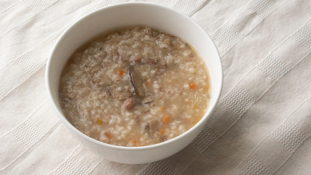 Cháo thịt bò cho bé mang lại những giá trị dinh dưỡng gì? Những lưu ý khi chế biến