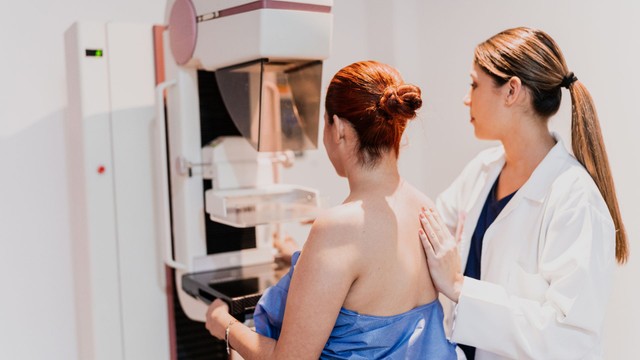 Chụp nhũ ảnh có đau không? Những điều quan trọng cần biết